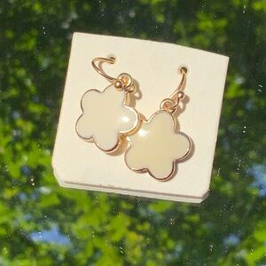 Elegant Gold and Cream Daisy Flower Earrings